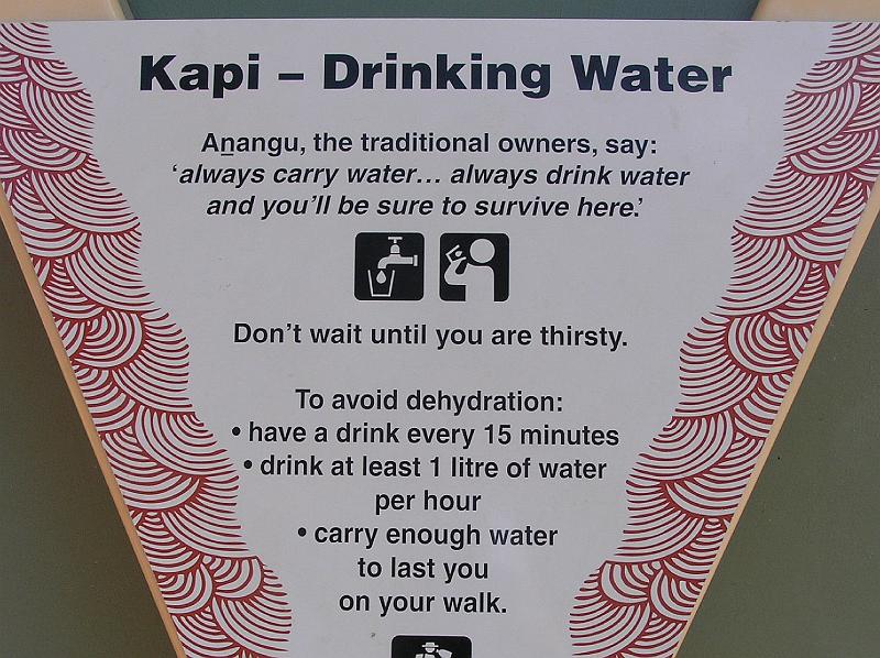 Drinking Water.jpg - Trinken, trinken, trinken das Wichtigste im Outback